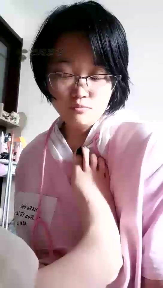 曦宝贝 女m大早上犯贱了 在舔主人脚脚 