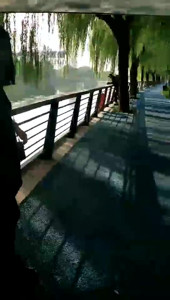 Amy清语 户外野调 人很多 