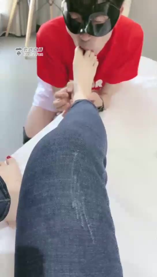 冷hearT 骑马骑累了 舔会脚吧 