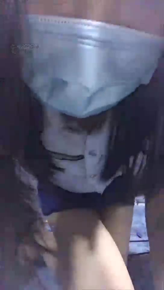 慧慧 空姐圈养了一只狗 随便玩 