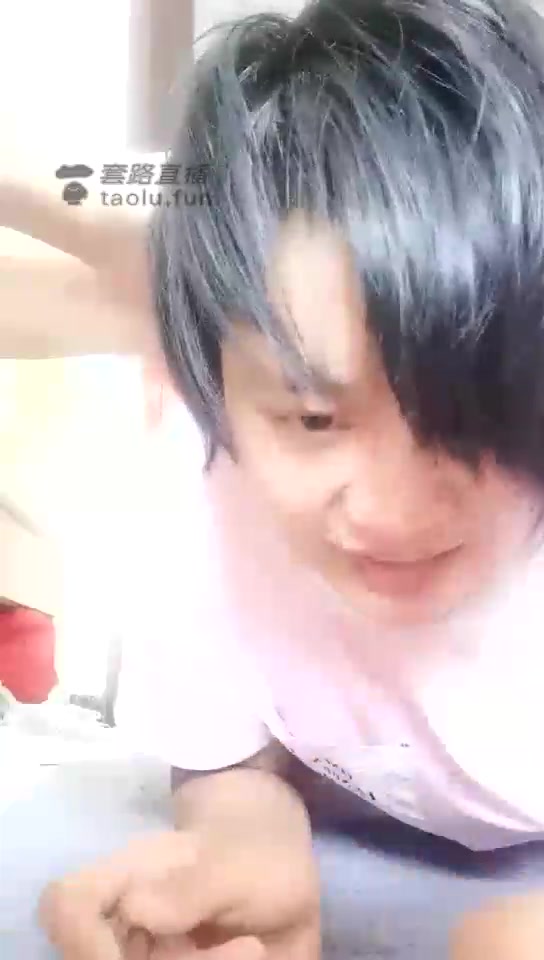 曦宝贝 女奴偷偷地在舔女主人的脚脚 