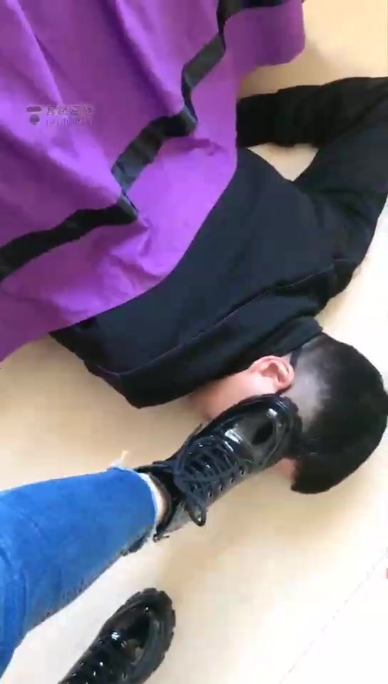 文文文文 素人蹂躏文文 白袜除臭 