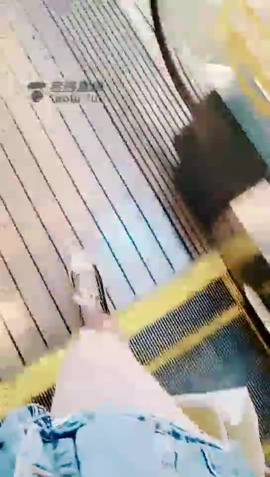 媚娘女王 阿姨商场寻找素人调教 