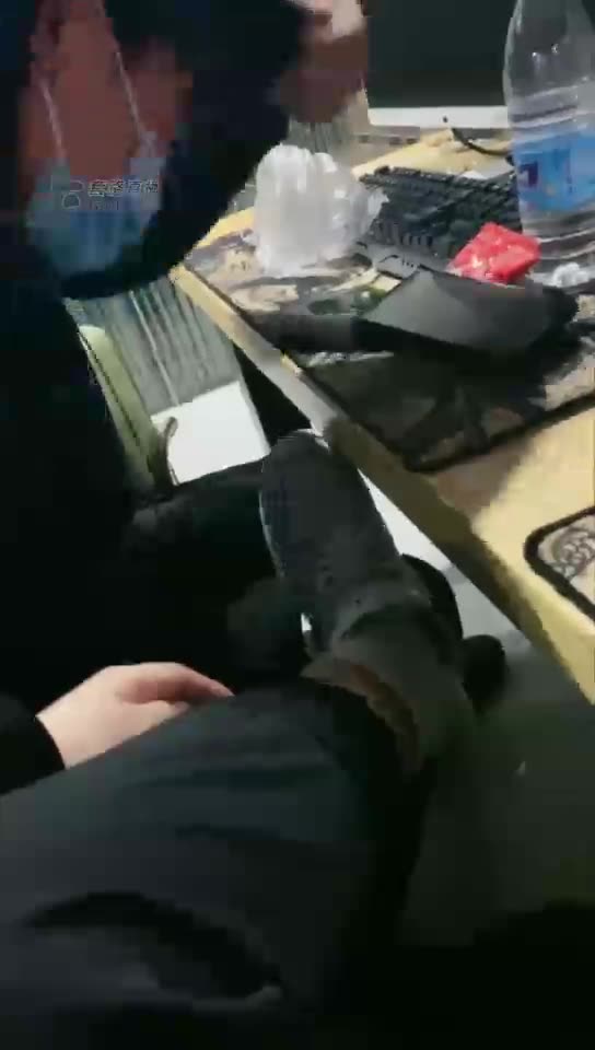 Verin维因 捏捏脚啊 废物 