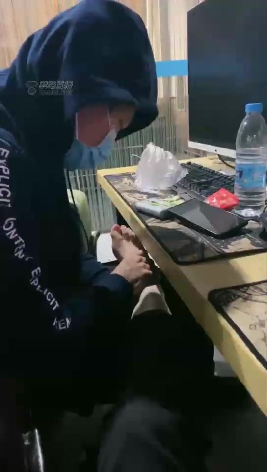 Verin维因 捏捏脚啊 废物 