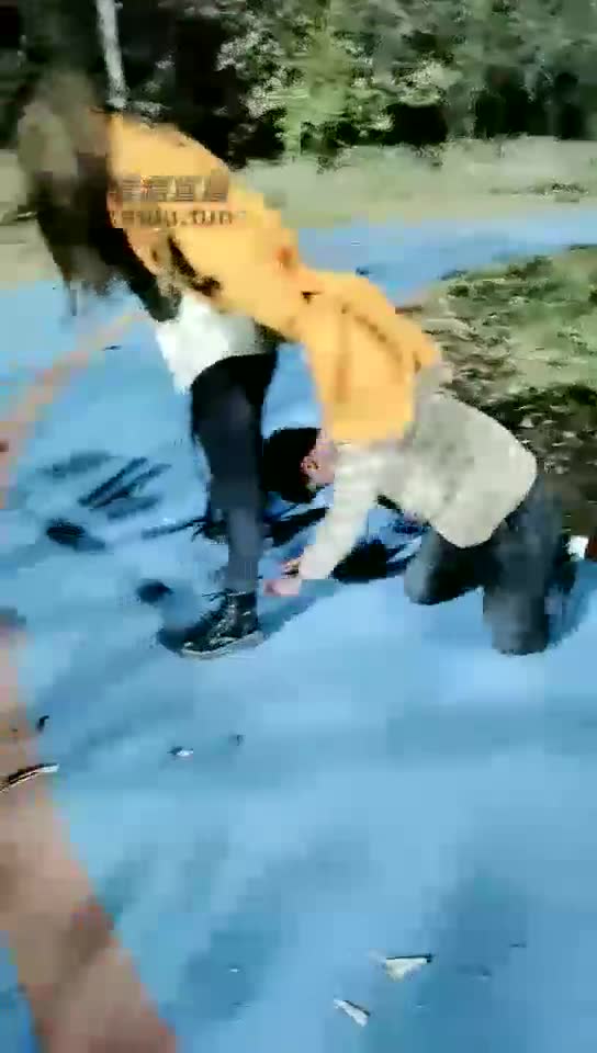 千羽 户外 藤条 踢踹贱畜 