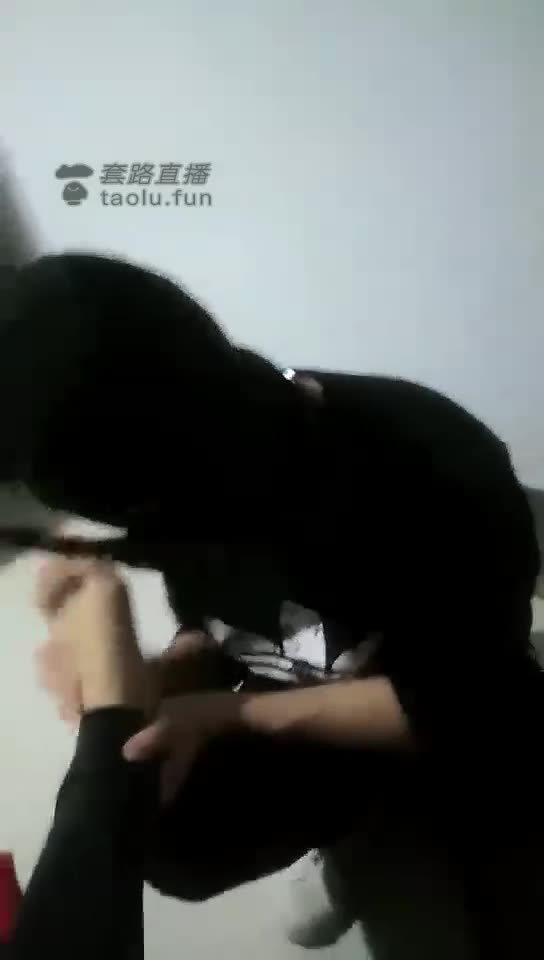 梦瑶夫妻主 脚痒了 脚奴舔舔再洗 