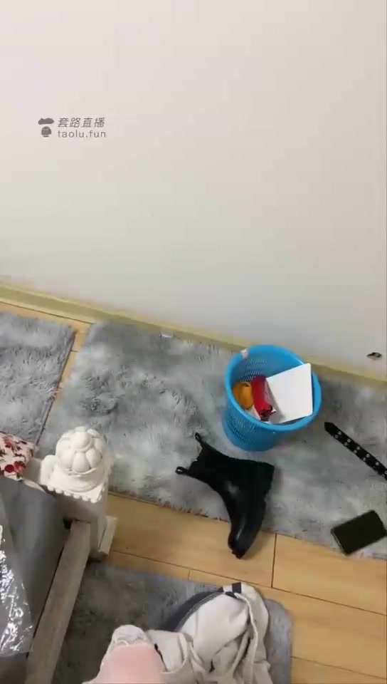 西怡 户外 小美女睡衣靴子抓小偷 把小偷教训变成家奴 