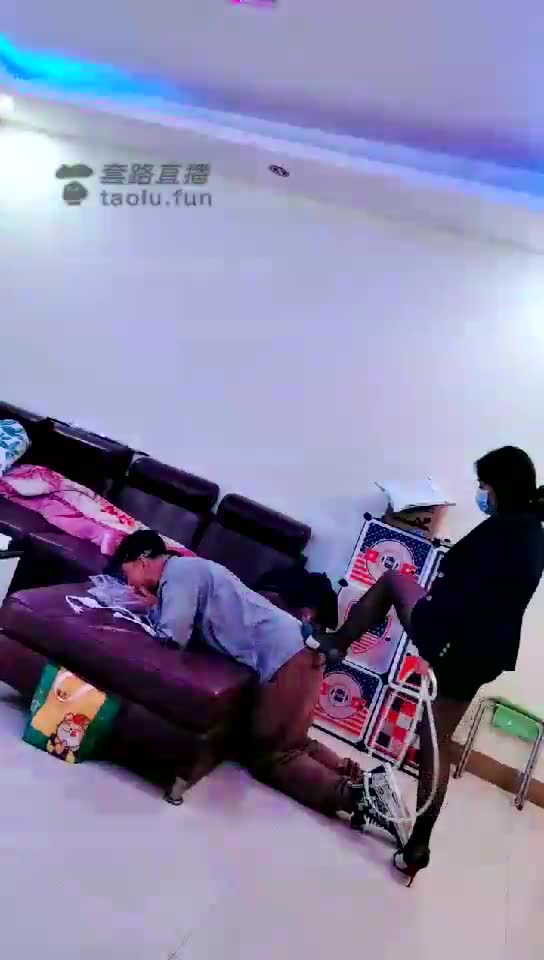 郭照Queen 高清 暴打小区保安 