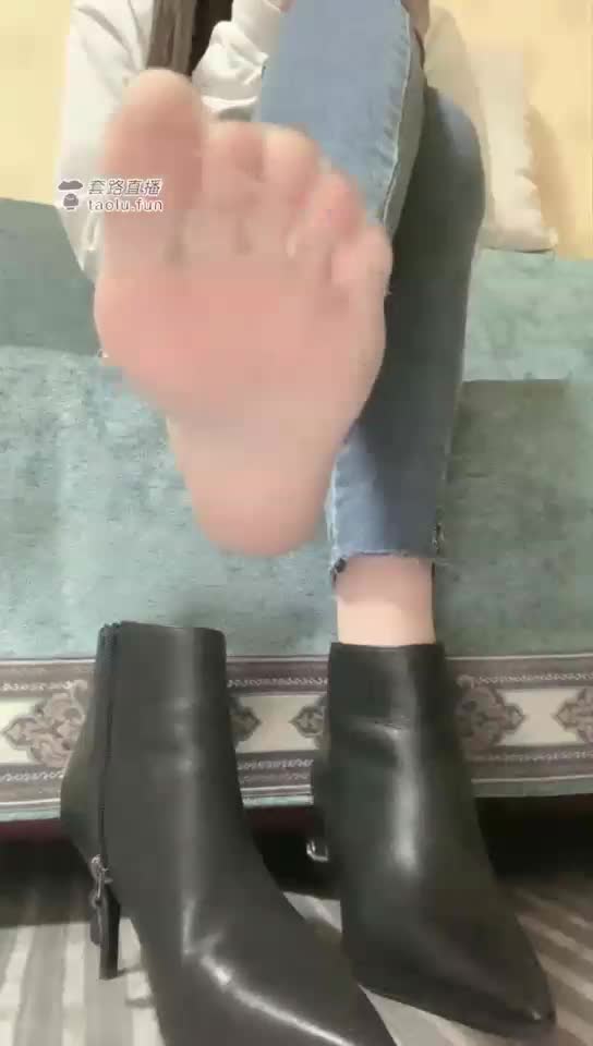 First perspective, short boots and thin silk foot show
