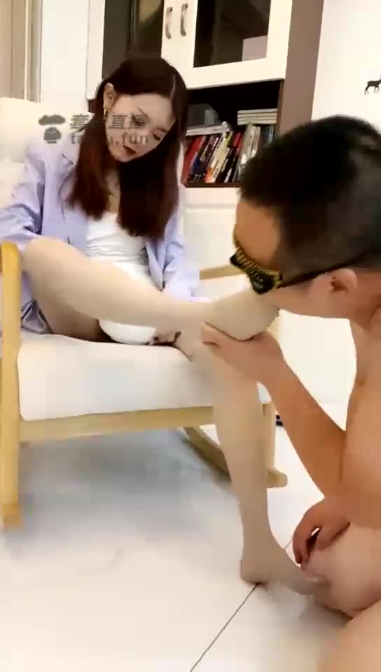 安城 高清 肉色丝袜 恋足喂食 