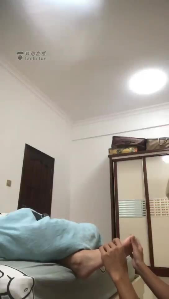 曼小主 妻主在睡觉 夫奴在舔脚 