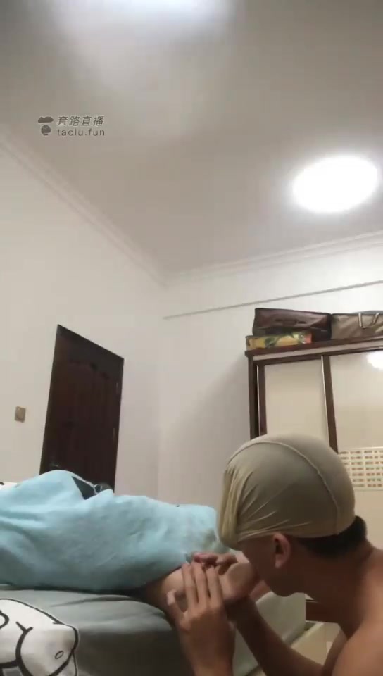 曼小主 妻主在睡觉 夫奴在舔脚 