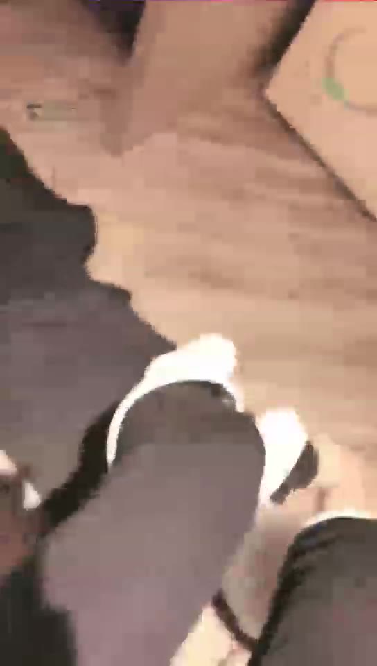 深圳叶子 靴子踩狗 裸足踩狗 狗头像皮球 