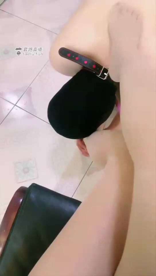 欣蕊 恋足狗上赶着跪舔 肉色高跟 肉色丝袜 吸引力不小 