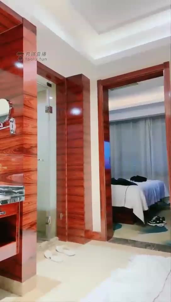 短发 高清 傻狗来求虐 地铁都坐反了 