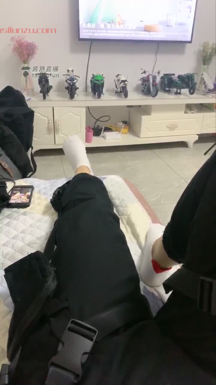 文文文文 伺候燃一S 吸棉袜 舔洗脚水 舔脚深喉 捏脚 