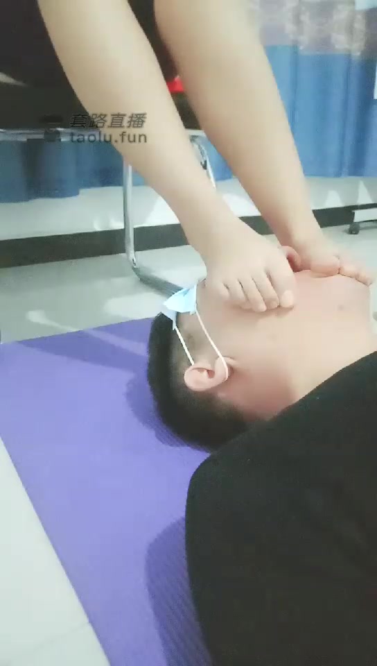 艾悠唯 新人首播 调教私奴 裸足深喉 