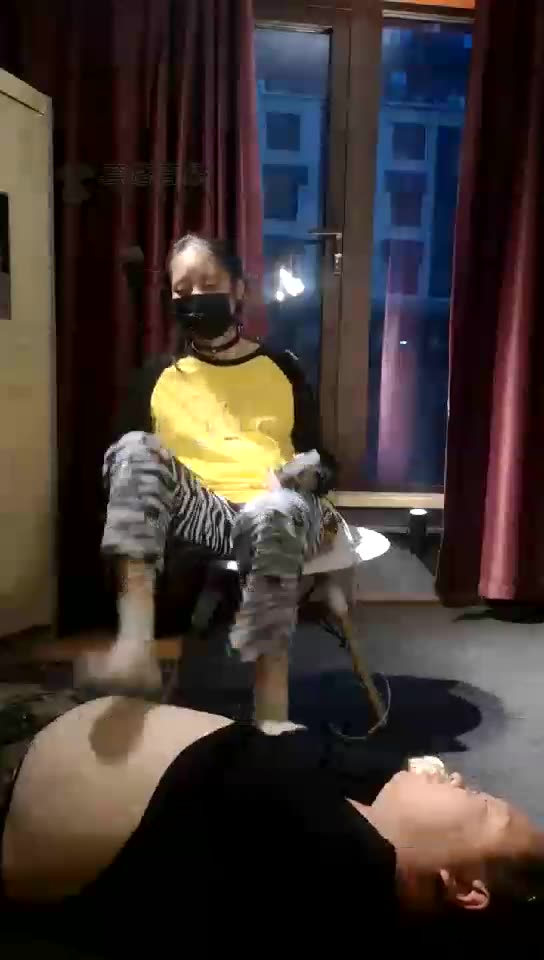 豆儿大人 高清 红绿灯 遛狗踩踏场 