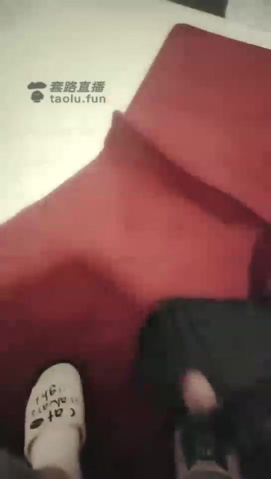 豹King 两个女王调教一个贱狗 