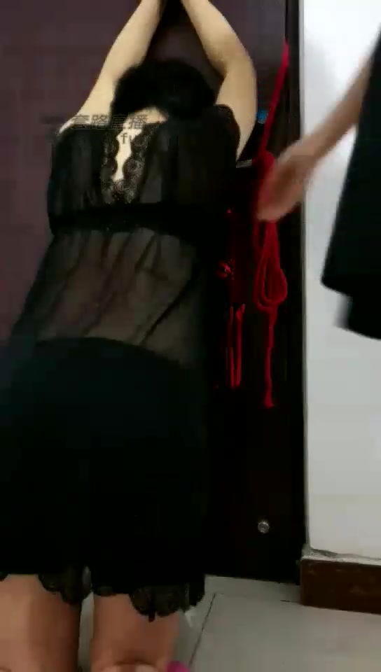 冰女主 女奴在我脚下犯贱 滴蜡调教 