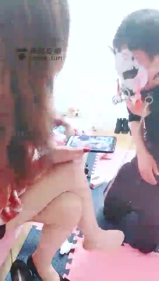 沐月 高清 来了个会咬脚的狗 