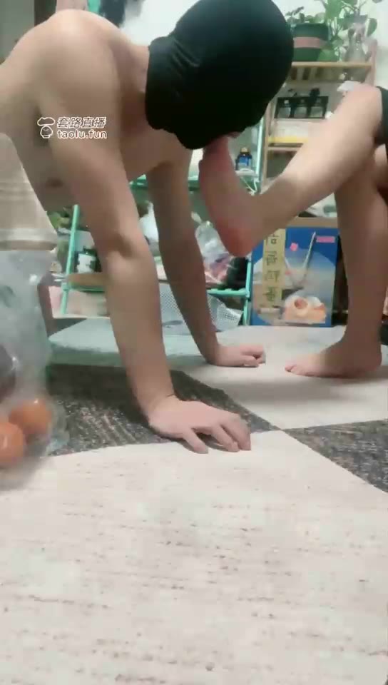 鹿梦兮 踩踏深喉钻胯 温柔中带一点暴力 