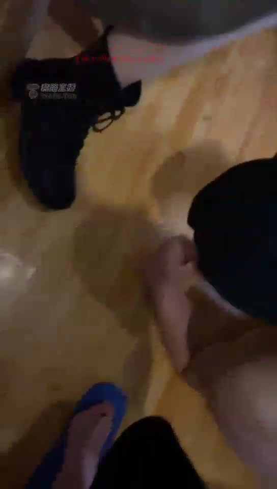 伊伊 双主 舔脚加圣水 