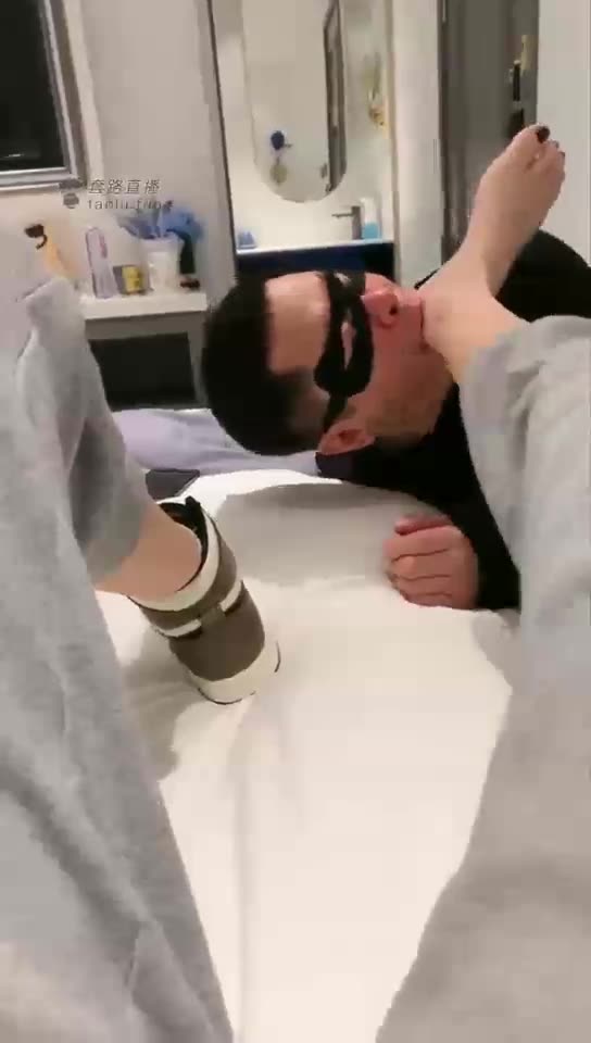 文文文文 舔脚 深喉 崇拜泽安安女王玉足 