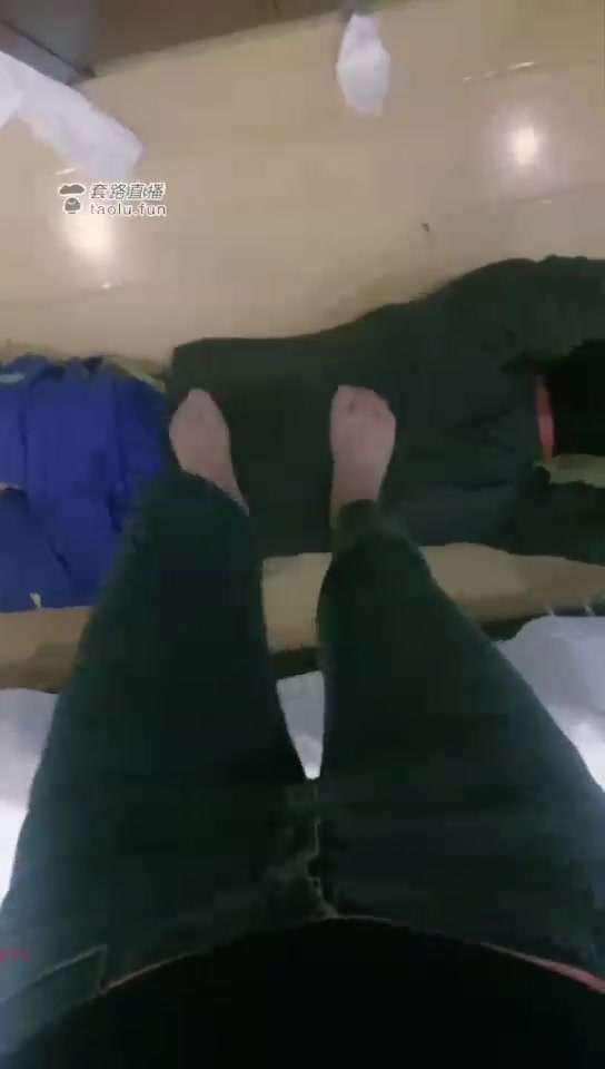 欣蕊 牛仔裤薄丝袜训胯下狗 