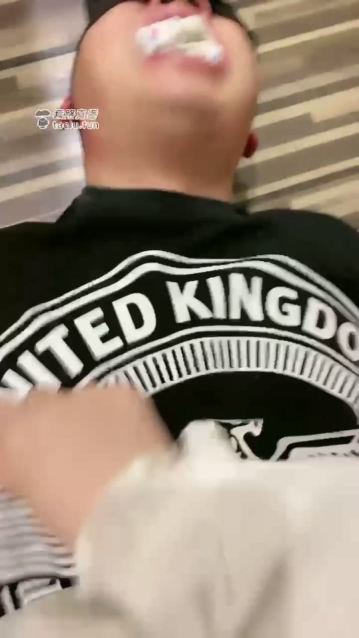 机制宝宝 狗狗的第一次现实 喝圣水 舔帆布鞋 舔白袜 