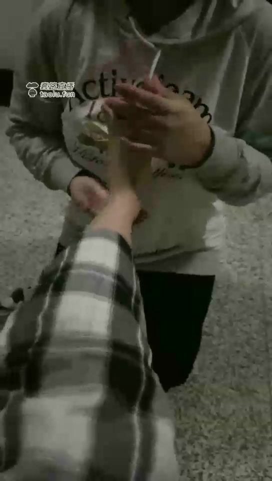 女M盈盈 高清 第一次在学校被小可调教好激动 