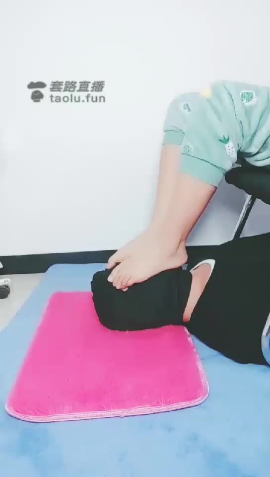 玲珑小主 新人调私奴 二 继续脚深喉 
