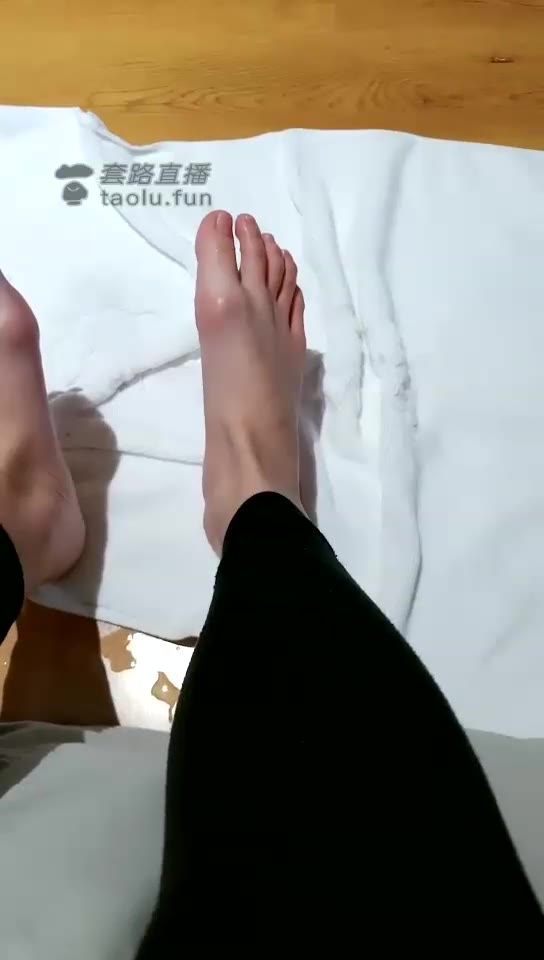 妃夕妍雪 狗食盆洗脚 狗嘴伺候 