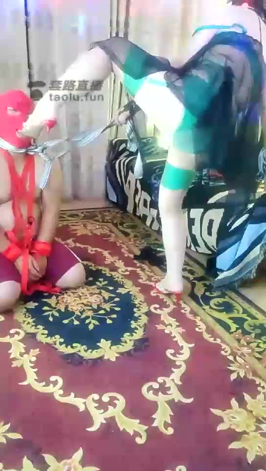 青岛燃主 家奴伺候的真舒服 