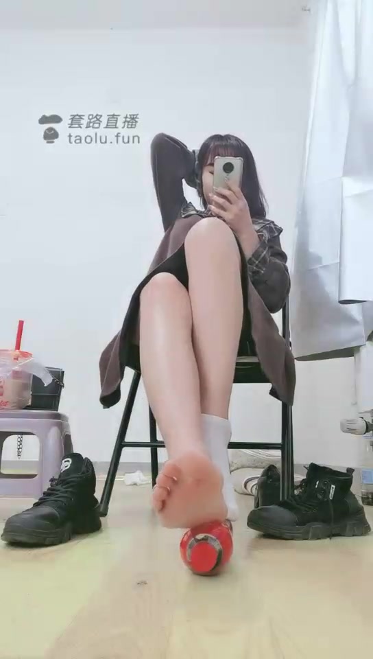 南笙四爷 高清 第一视角 棉袜红绿灯 模拟踢裆 