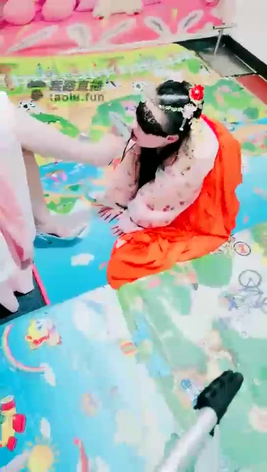 梦幻 剧情 双女奴 小殿下鞭打下贱宫女 强制舔鞋舔脚 