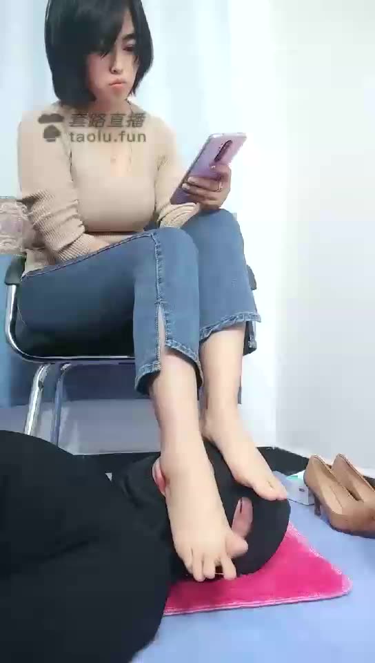 玲珑小主 调私奴 将深喉进行到底 含脚后跟滋润 