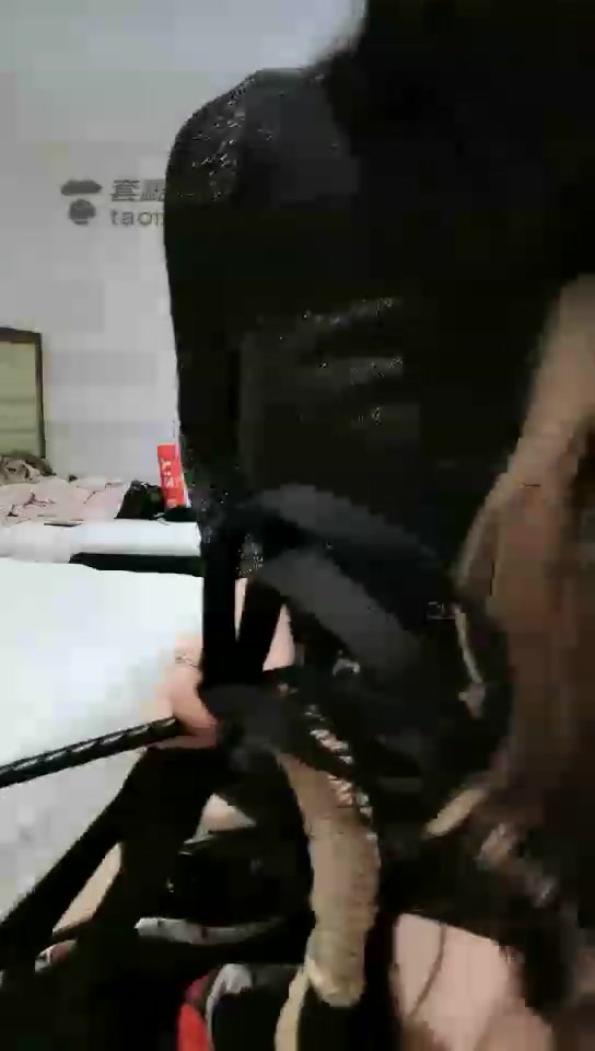 广州妖精 骑四脚马奴 舔靴子 