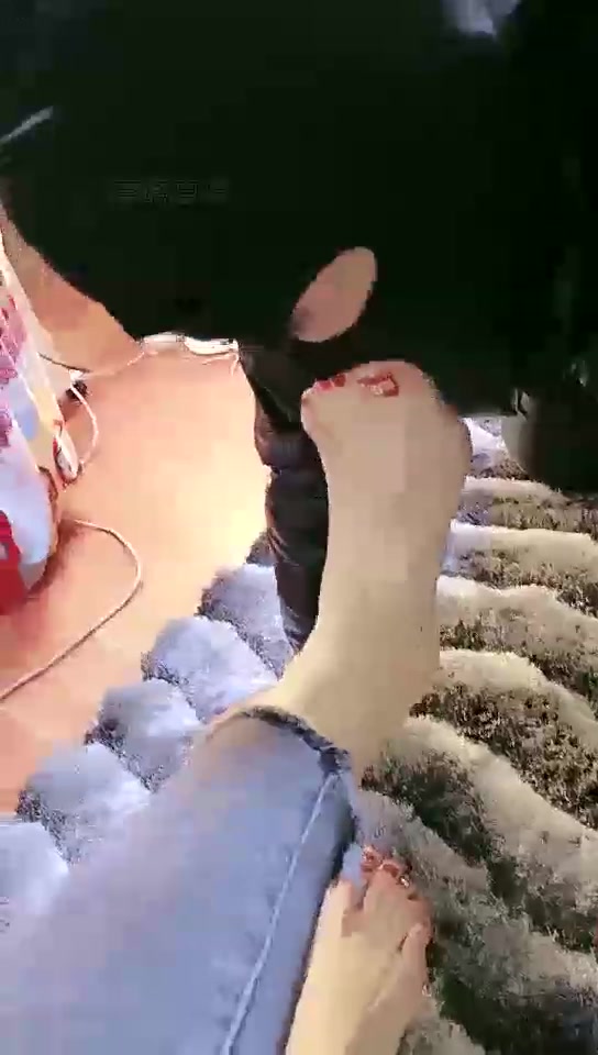 故梦琉璃 犯贱的水电工偷闻丝袜 强迫圣水 