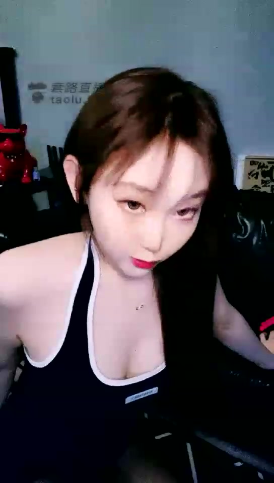 汐雯 马丁靴下的贱货 深喉 口水 耳光 