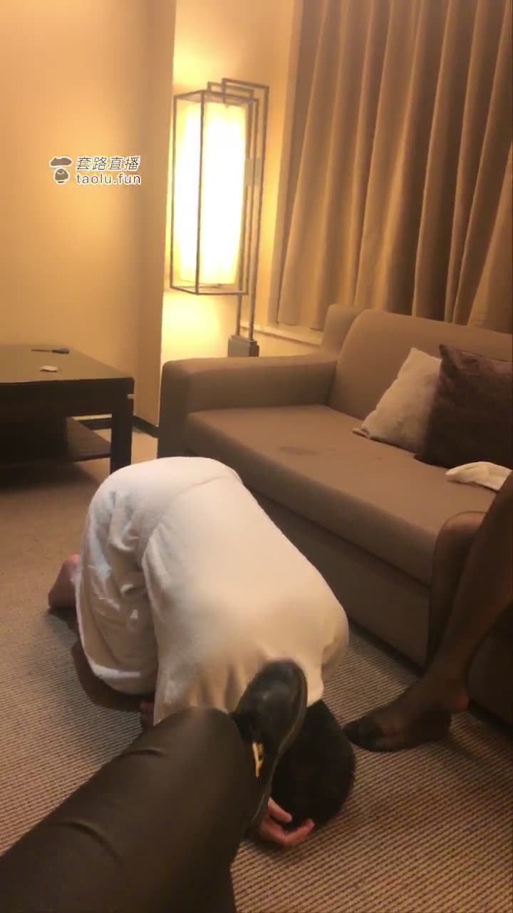 雨婼 超清版 首播 调教脚奴 目测又一个吸金女神入场了 