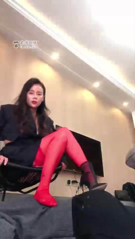 亚兮 趁我睡觉 又被我逮着了 