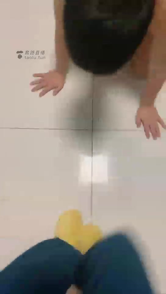 短发 吃完黄金奖励面膜 