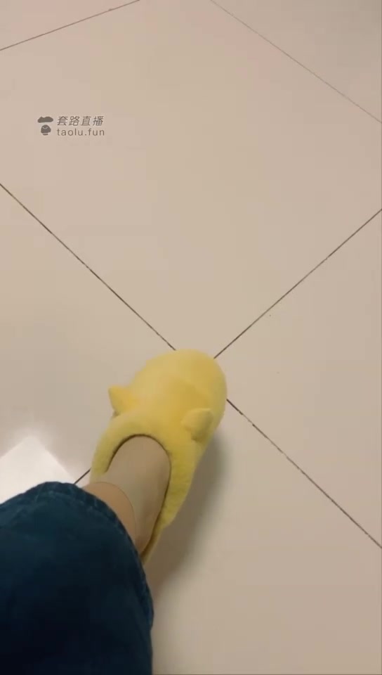 短发 吃完黄金奖励面膜 