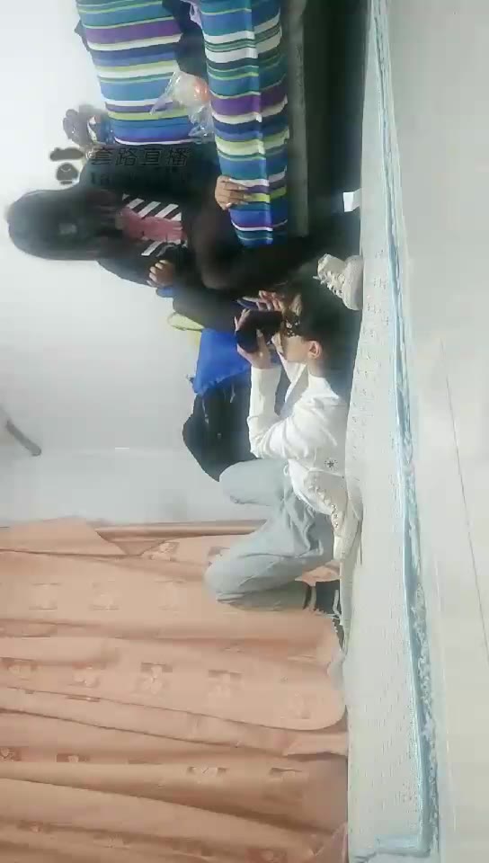 女M安小可 帆布鞋配黑丝的味道果然不一样 
