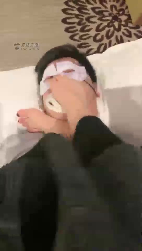 圆圆 第一次尝试圣水+足深喉的狗子