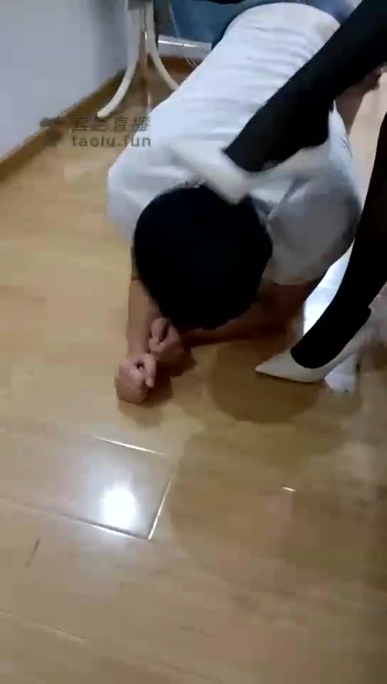 大佩佩 双主制服诱惑之私奴 