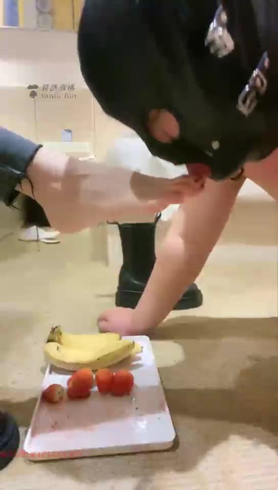 北梦大人 皮靴踩踏喂食 