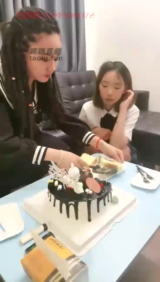 啊眸 调教女同学 脚喂食 恋足 舌吻 